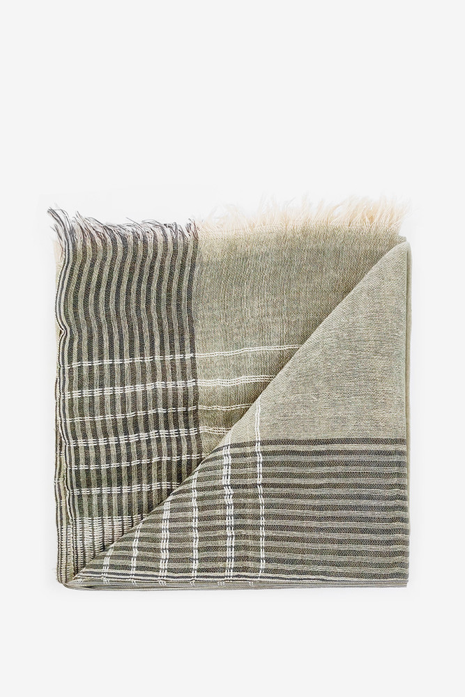 Women's green linear print woollen scarf